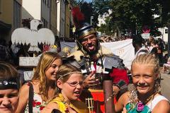 Pferdemarktumzug bei 30 Grad, was für eine Qual. Aber immer cool.