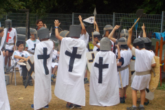 Die Ritter huldigen ihren Ordensmeister